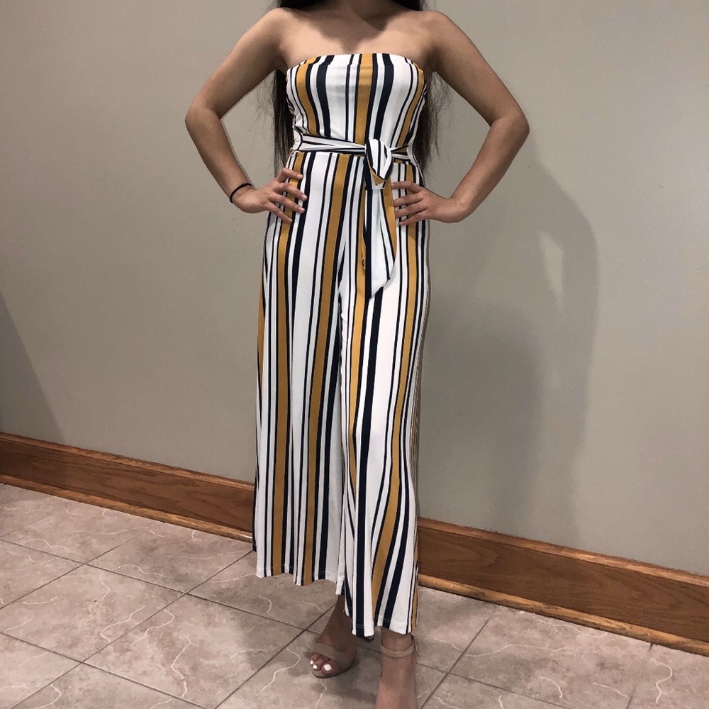 I’m selling this jumpsuit from Forever 21 Size-M